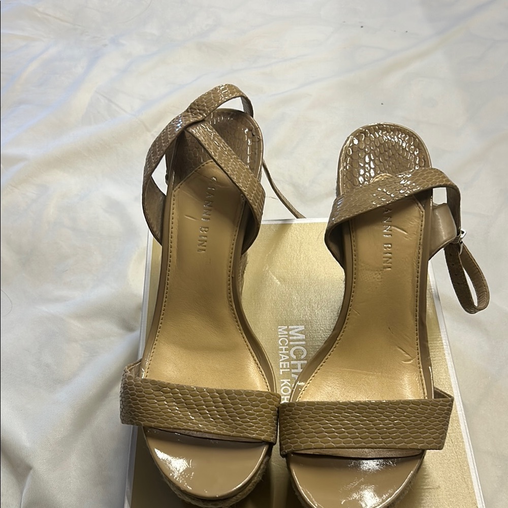 Gianni Bini Tan Heels Elegant Versatile Design